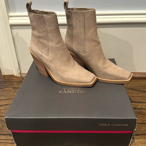 Vince Camuto suede bootie 5.5 M - Picture 1 of 4